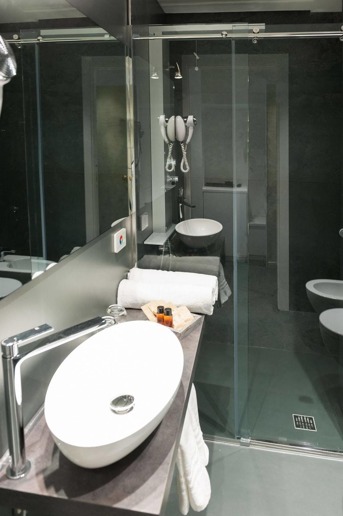 Residenza Monfy Hotel Rome Bagian luar foto
